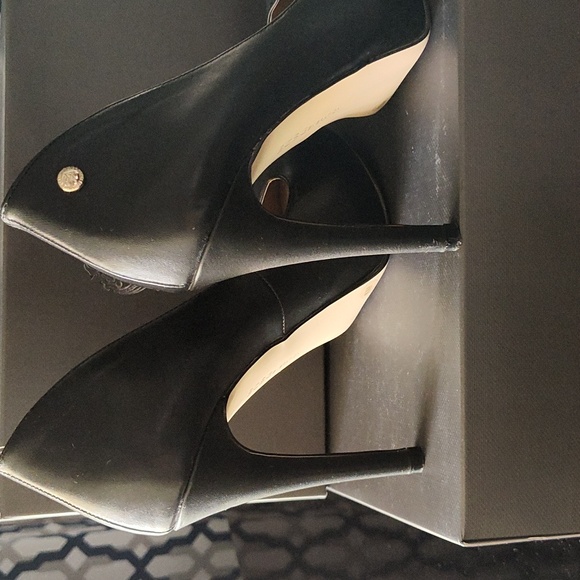 BCBG Black Platform Heels 4inch stilettos - Picture 5 of 6